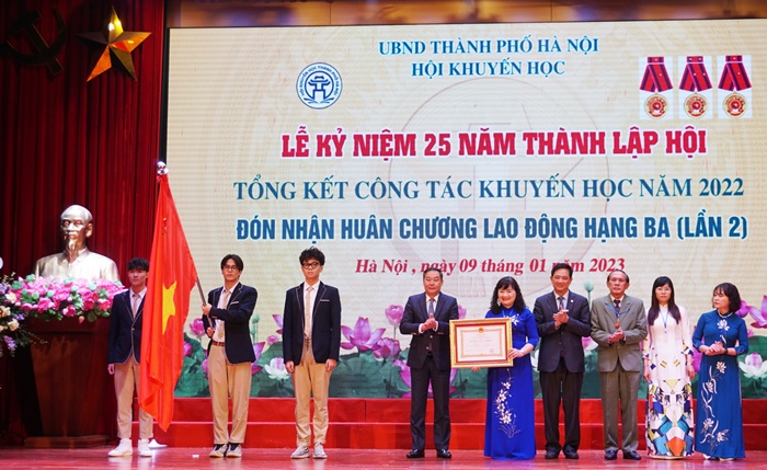 ha noi phan dau la don vi dau tien cua ca nuoc dat tieu chi thanh pho hoc tap hinh 1