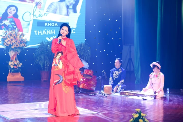 Luong Nguyet Anh is fresh when singing folk songs - Vietnam.vn