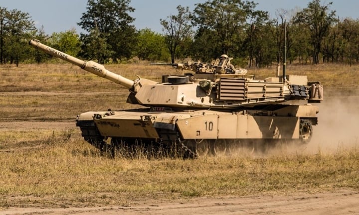 US begins training Ukrainian troops to use Abrams tanks - Vietnam.vn