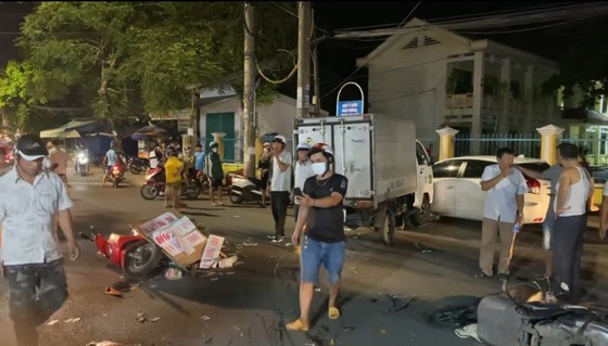 Quang Ngai: The Truck Lost Control And Hit A Series Of Motorbikes Near ...