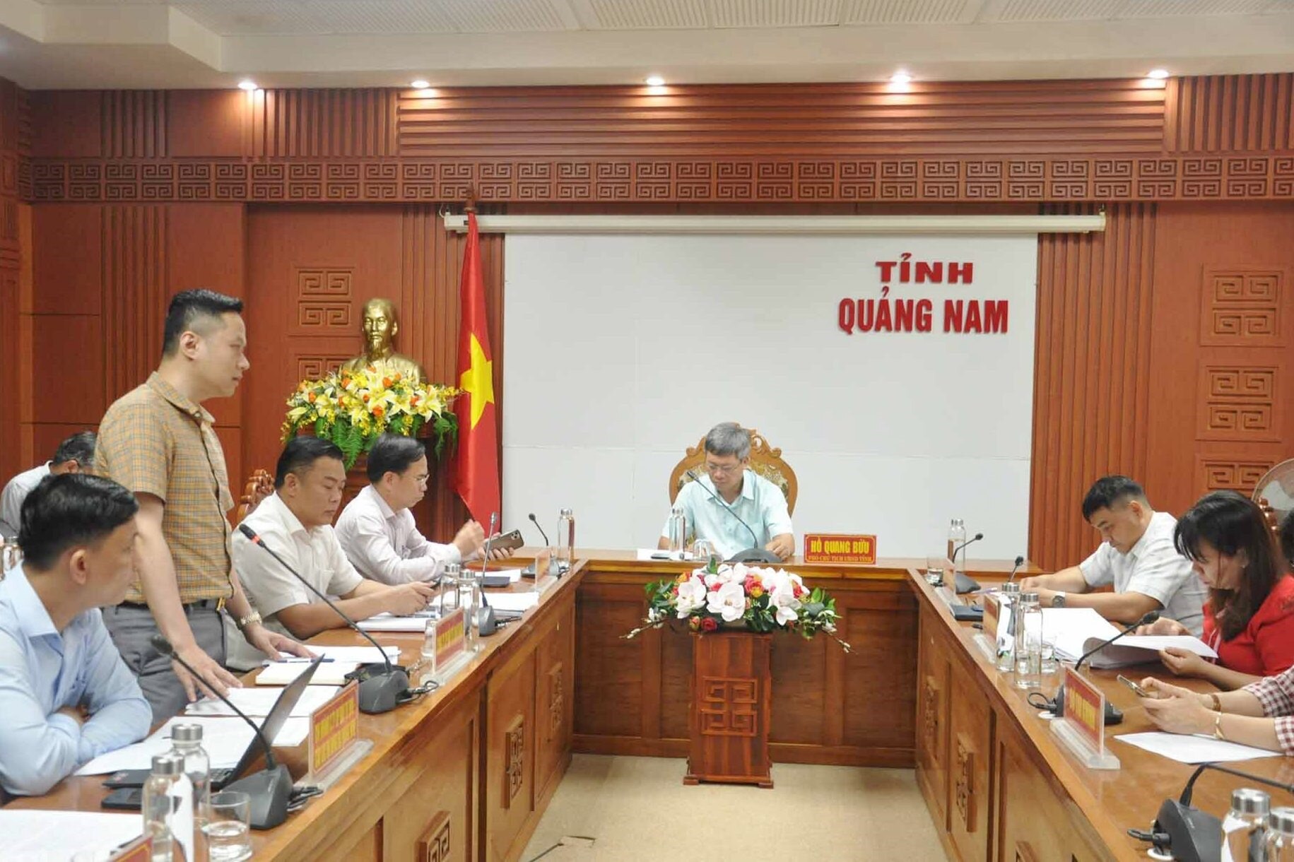 Quang Nam Football Club의 문제를 해결하기 위한 솔루션 찾기 | Quang Nam 신문 온라인 - Vietnam.vn