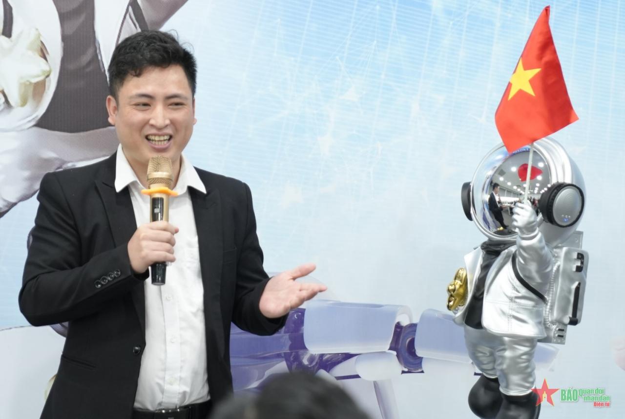 Anh Trần Ngọc Thiện chia sẻ về quá trình triển khai Dự án Robot trí tuệ nhân tạo Anan. 