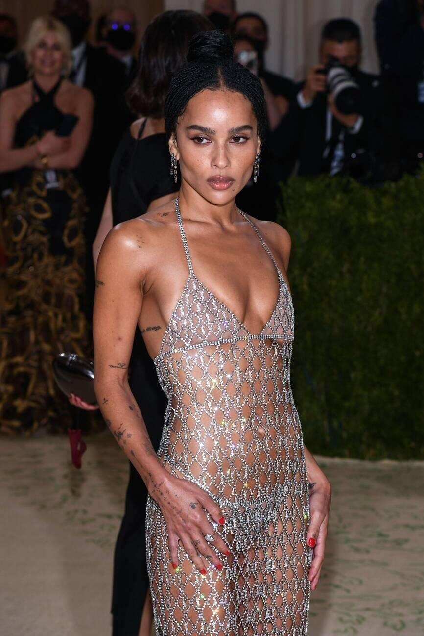 Обнаженные платья и шокирующие наряды на Met Gala - Vietnam.vn