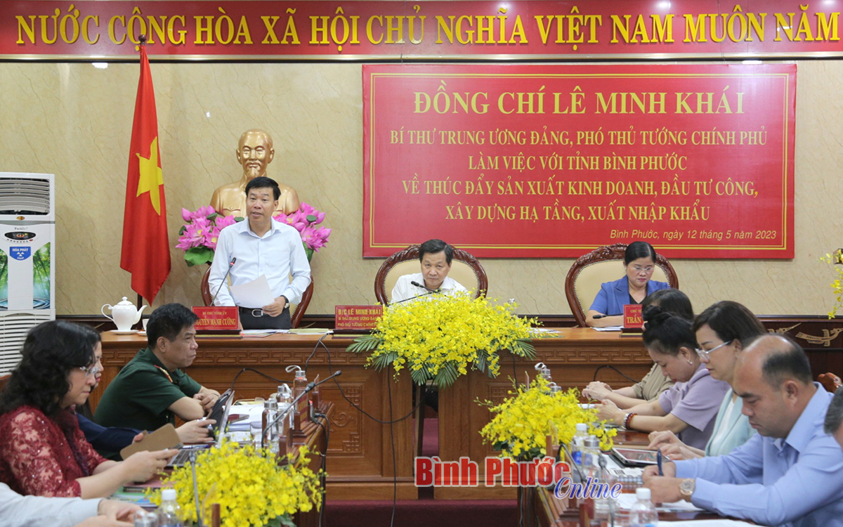 Deputy Prime Minister Le Minh Khai works in Binh Phuoc - Vietnam.vn