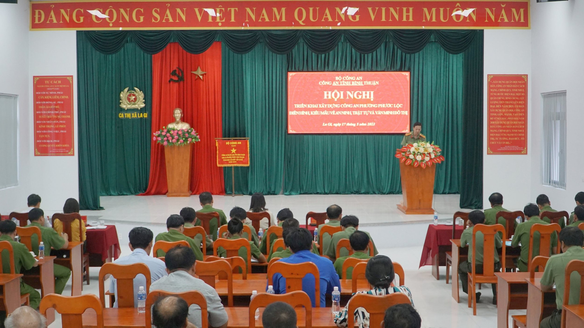 Building a typical Phuoc Loc ward police station, a model for security ...