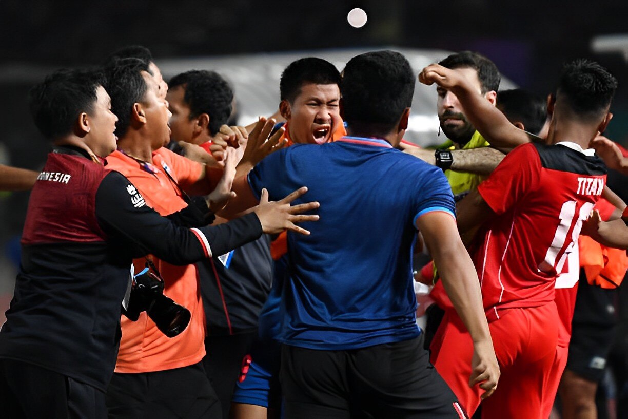 Chủ tịch FIFA lắc đầu: ‘Bóng đá Đông Nam Á bị kìm hãm bởi bạo lực’ - Ảnh 5.