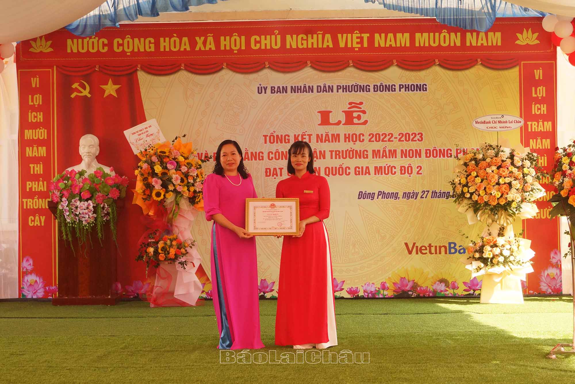 The ceremony to receive the certificate of recognition of Dong Phong ...