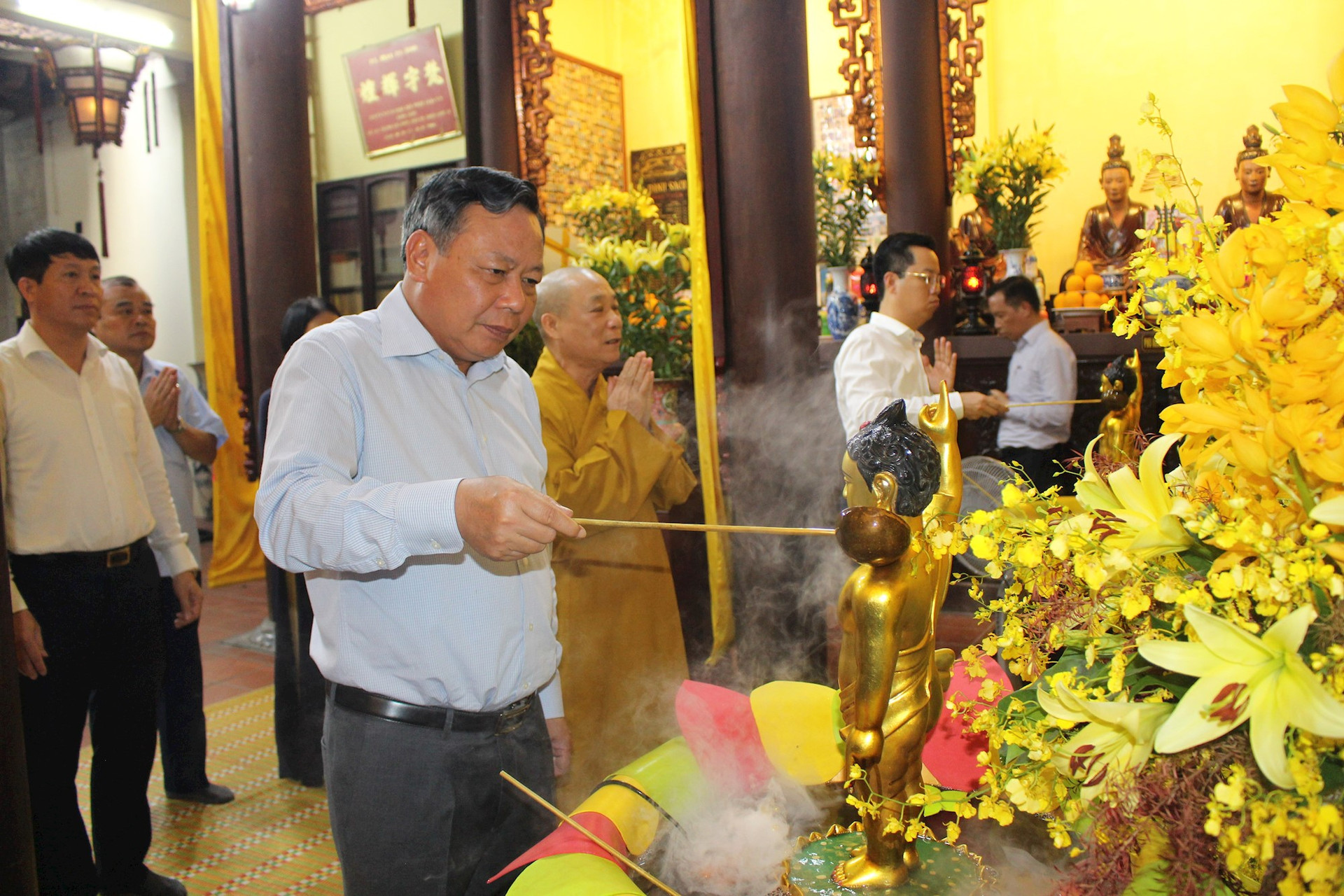 Deputy Secretary of the Hanoi Party Committee Nguyen Van Phong ...