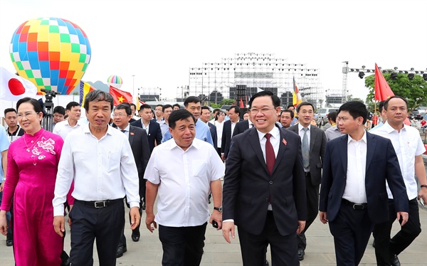 National Assembly Chairman Vuong Dinh Hue attends Culture Week - Vietnam.vn