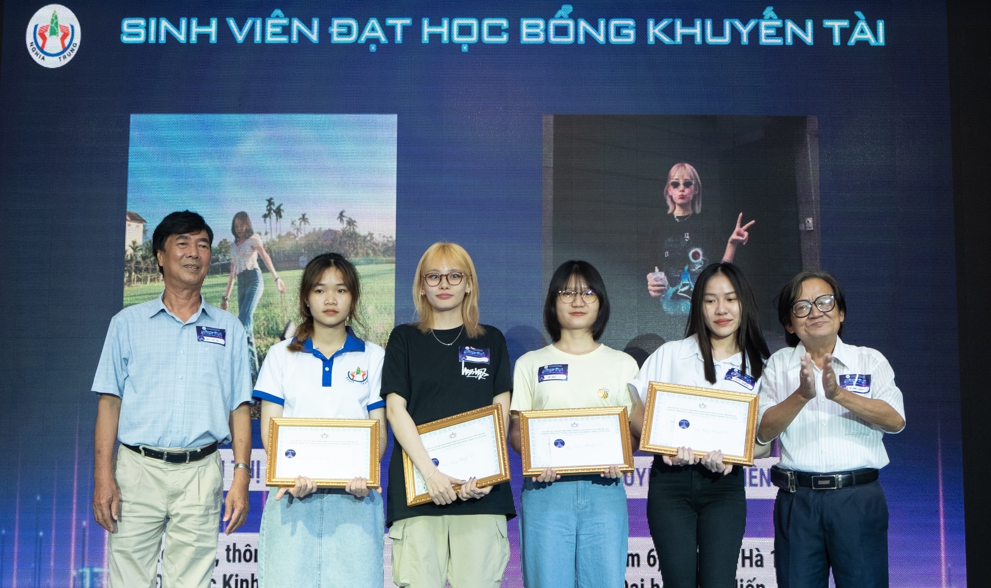 Бывшие учащиеся младших классов средней школы собрали более 2 миллиардов  донгов для стипендий для студентов - Vietnam.vn