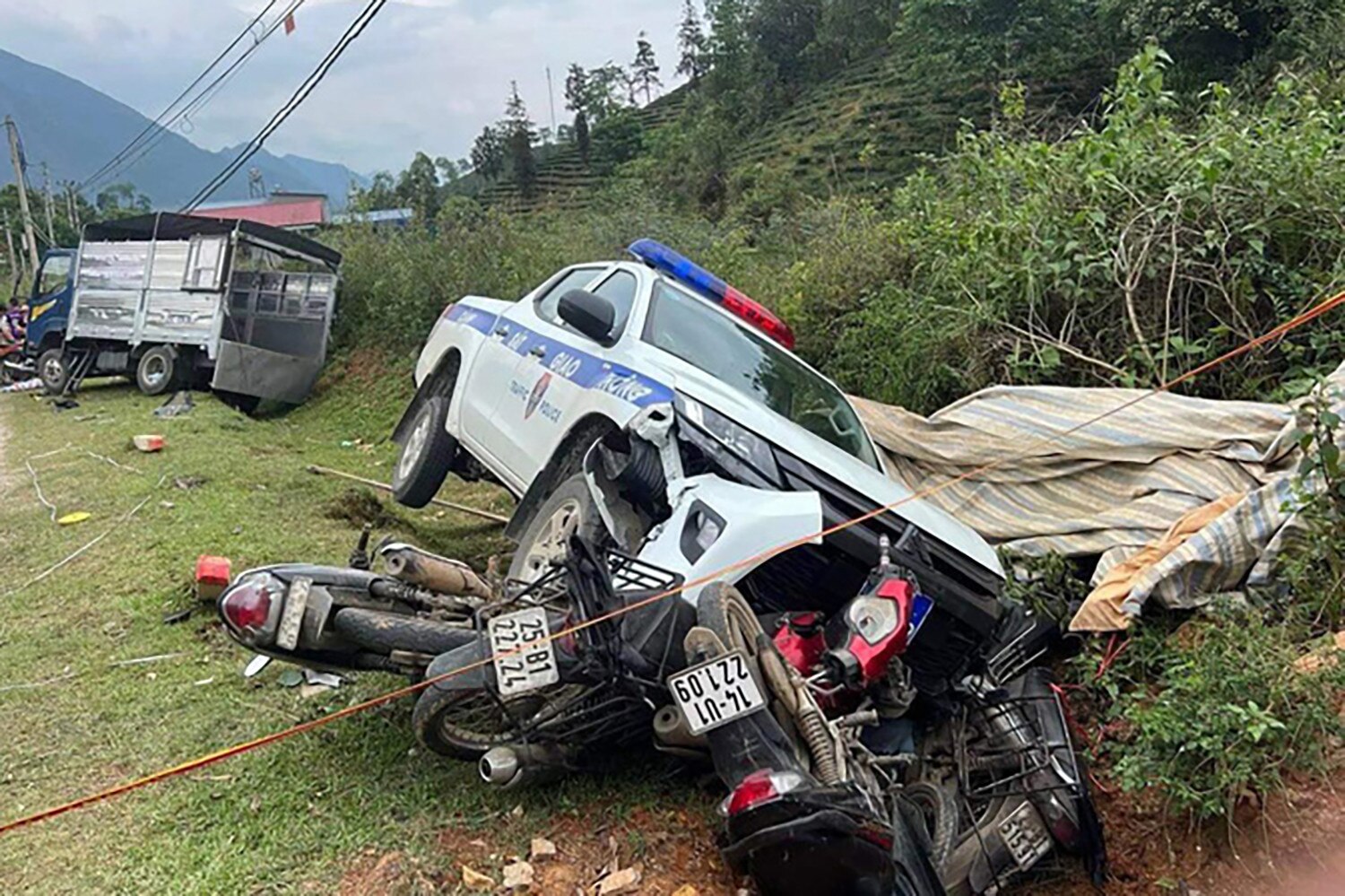 Потому что водитель не контролирует скорость - Vietnam.vn