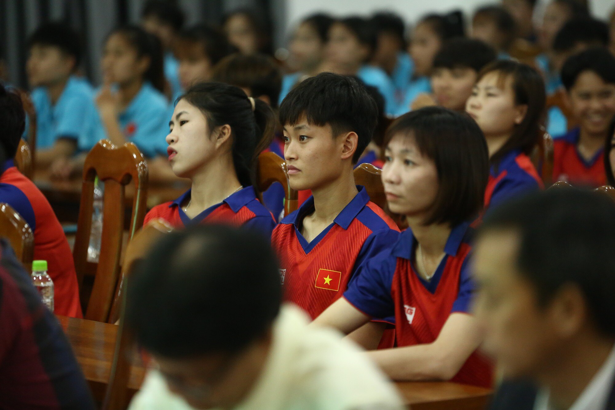 Đội tuyển nữ Việt Nam nhận gần 6 tỷ đồng tiền thưởng với tấm HCV SEA Games 32 - Ảnh 1.
