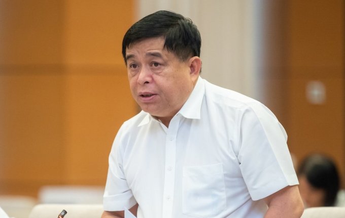 Bộ trưởng Kế hoạch & Đầu tư Nguyễn Chí Dũng phát biểu tại phiên họp Uỷ ban Thường vụ Quốc hội chiều 12/5. Ảnh: Hoàng Phong