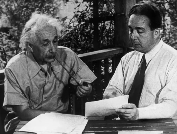 Einstein's regrets when he pushed to build a nuclear bomb - Vietnam.vn