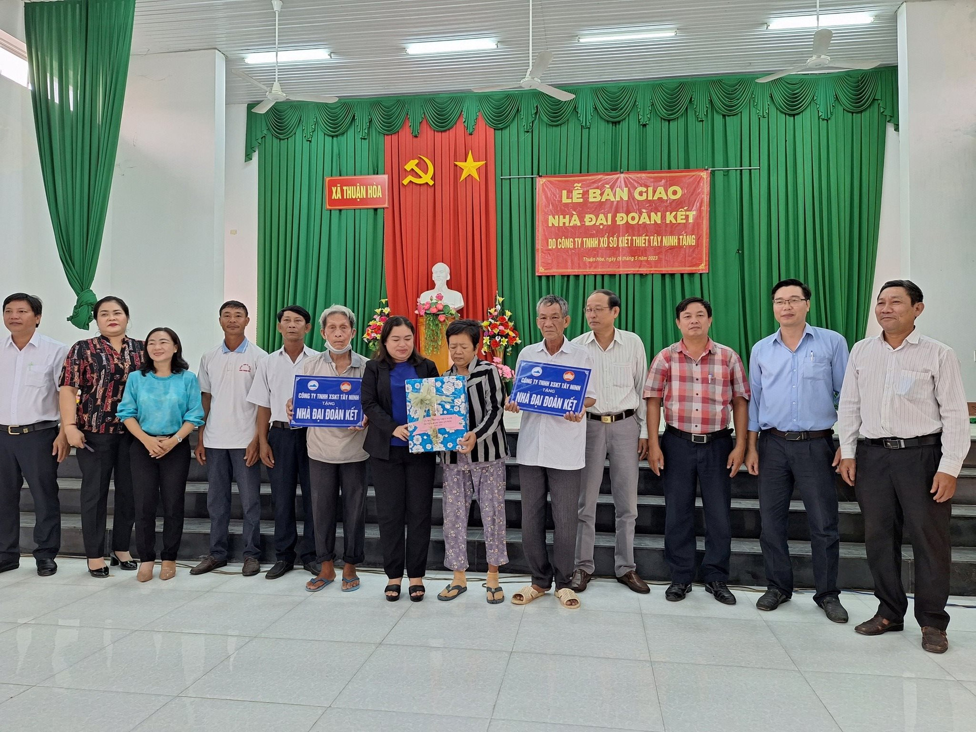 donating-great-solidarity-house-to-poor-households-in-thuan-hoa