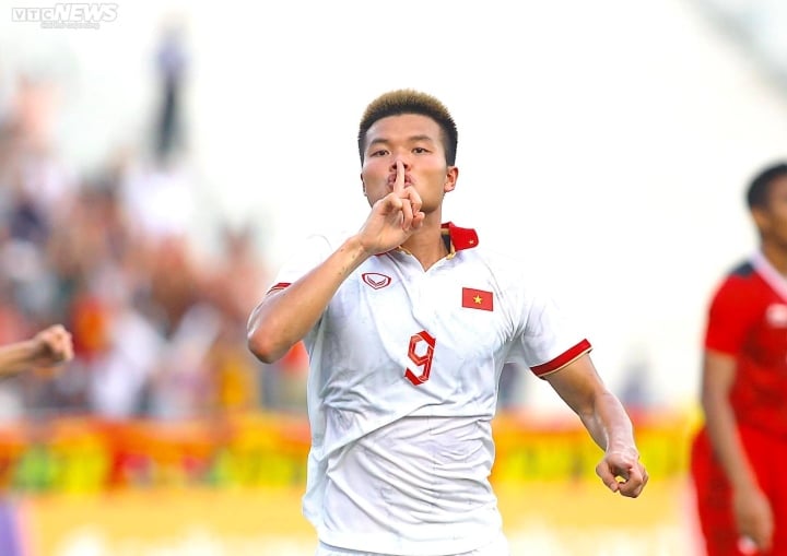 Watch Van Tung head header, U22 Vietnam 1-1 U22 Indonesia - Vietnam.vn