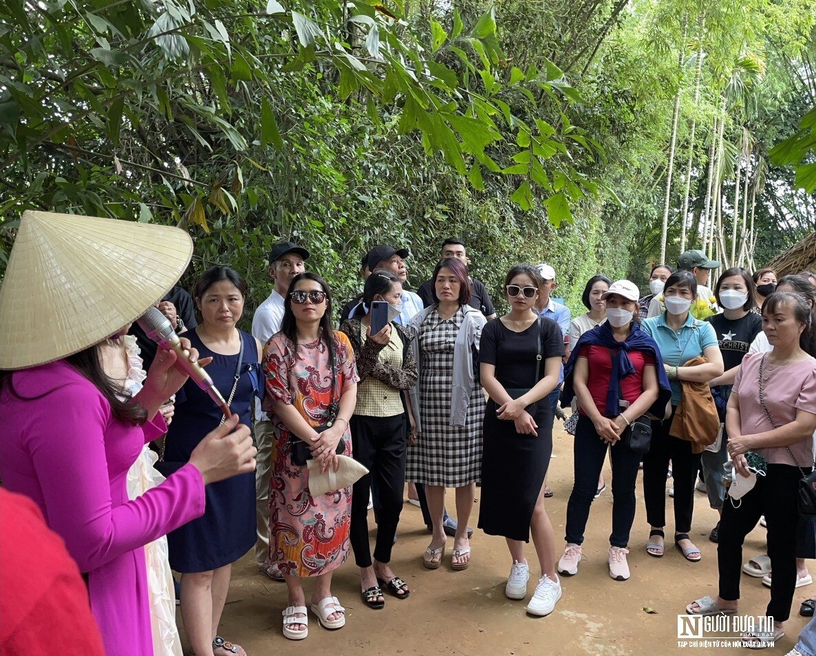 Трогать эмоции иностранных гостей, приехавших в родной город дяди Хо -  Vietnam.vn