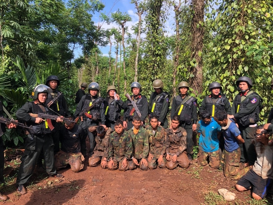 CSĐN vượt rẫy, băng rừng truy quét nhóm người tấn công 2 trụ sở ở Đắk Lắk - Ảnh 6.