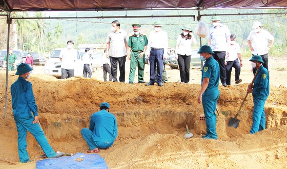 Bình Định: Tiếp tục tìm kiếm hố chôn thứ 2 của các liệt sĩ đồi Xuân Sơn ảnh 3