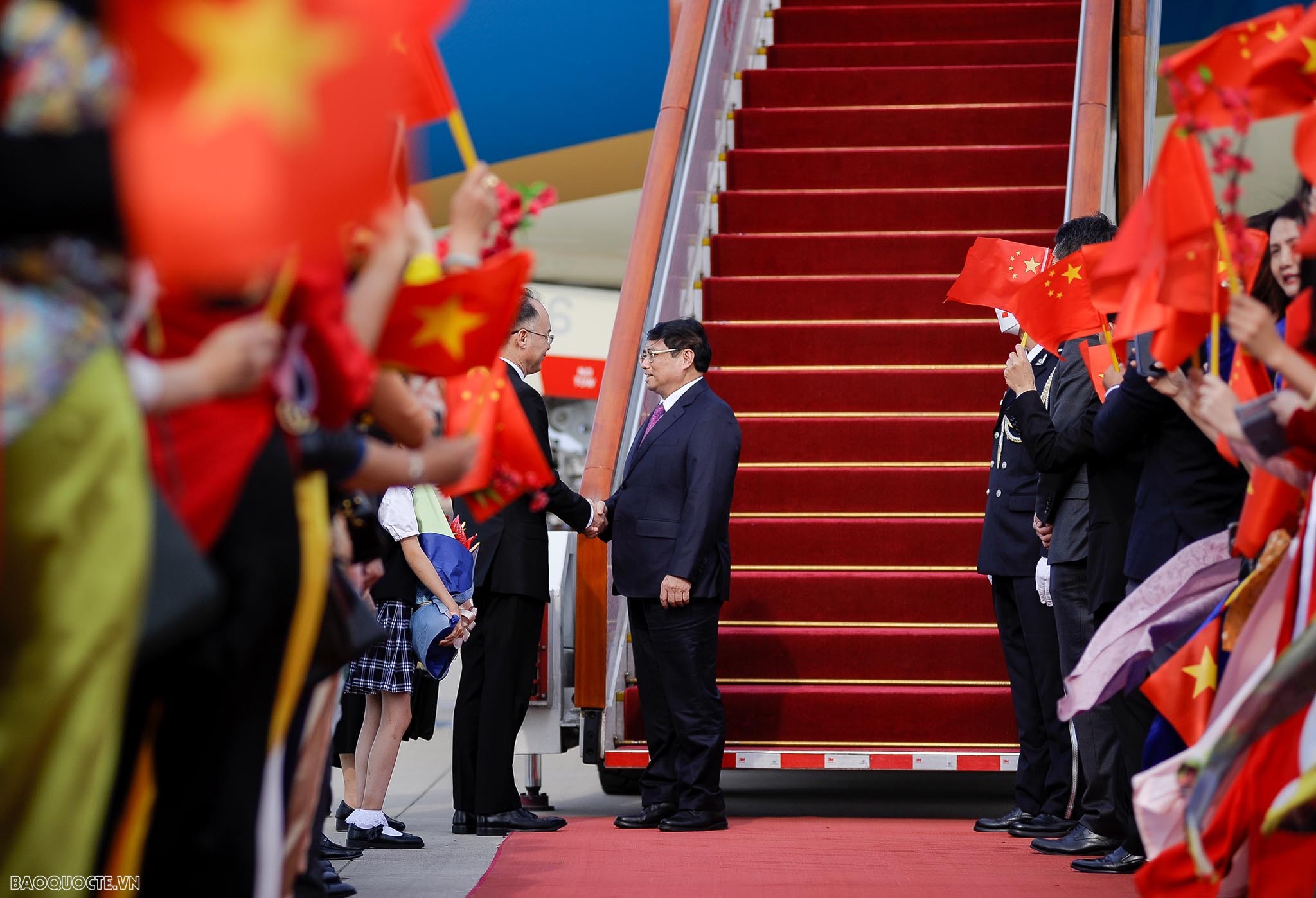 Prime Minister Pham Minh Chinh arrives in Beijing, begins his official ...