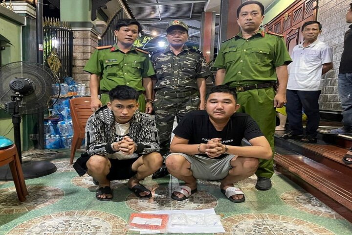 Bắt giữ 3 kẻ vận chuyển ma tuý số lượng lớn ở Thừa Thiên Huế - 1