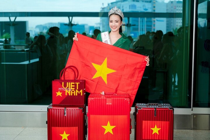 Bùi Vũ Xuân Nghi mang hơn 200kg hành lý dự thi Miss Teen International 2023 - 1