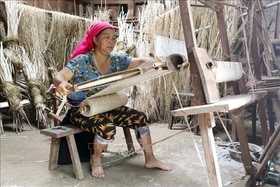 Bảo tồn nét đẹp nghề dệt lanh của người Mông