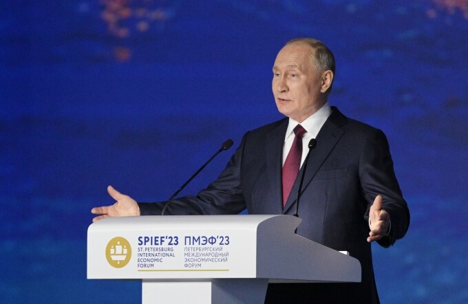 Tổng thống Nga Vladimir Putin tại diễn đàn Kinh tế Quốc tế St.Petersburg (SPIEF) ở St.Petersburg ngày 16/6. Ảnh: AFP