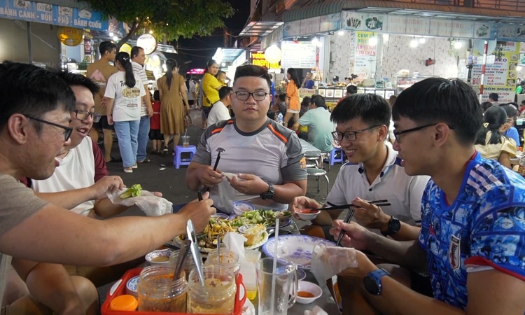Phố ăn đêm ở Quy Nhơn hút du khách