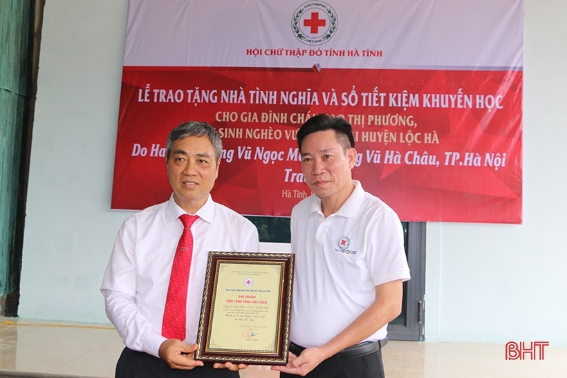 Tặng nhà và sổ tiết kiệm cho các hoàn cảnh khó khăn ở Hà Tĩnh