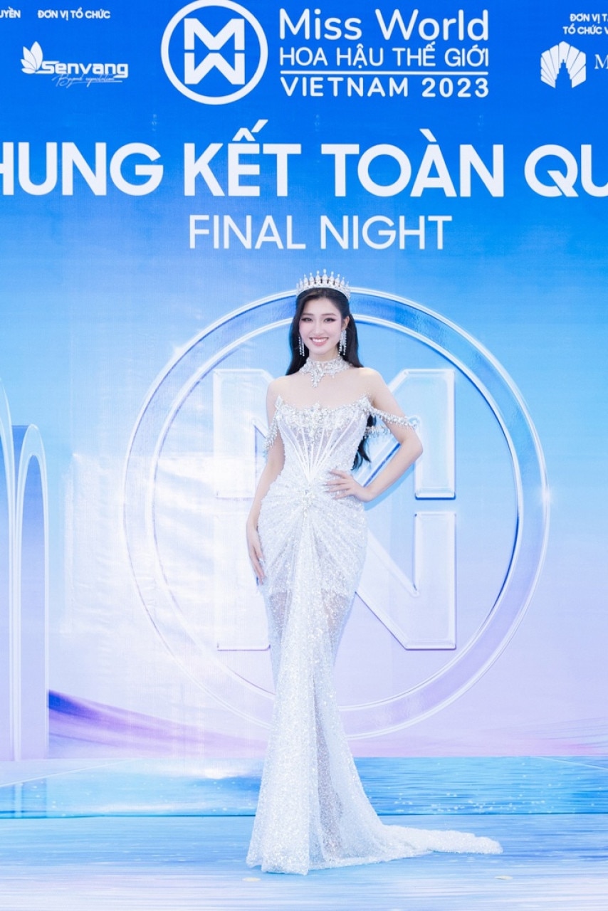 Dàn hoa hậu, á hậu gợi cảm trên thảm xanh Chung kết Miss World Vietnam 2023 3