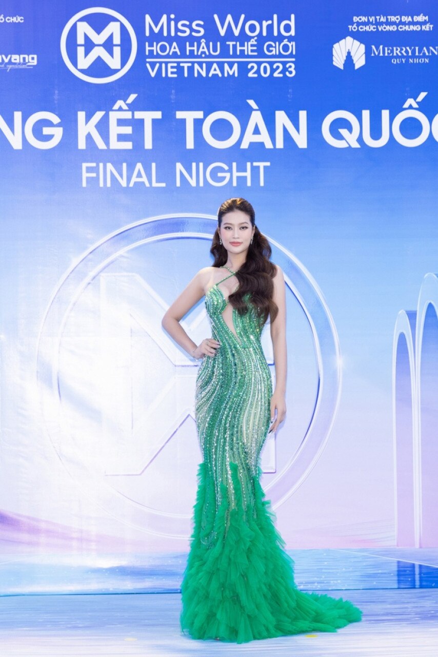 Dàn hoa hậu, á hậu gợi cảm trên thảm xanh Chung kết Miss World Vietnam 2023 9
