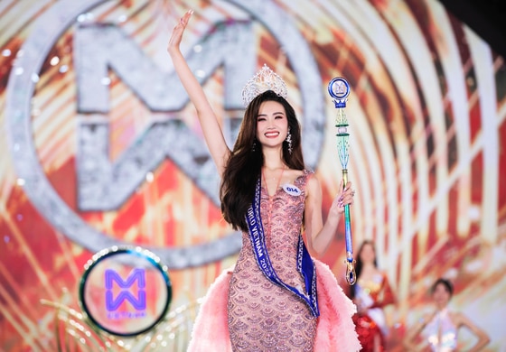 Cận cảnh nhan sắc đời thường Hoa hậu Huỳnh Trần Ý Nhi ảnh 2