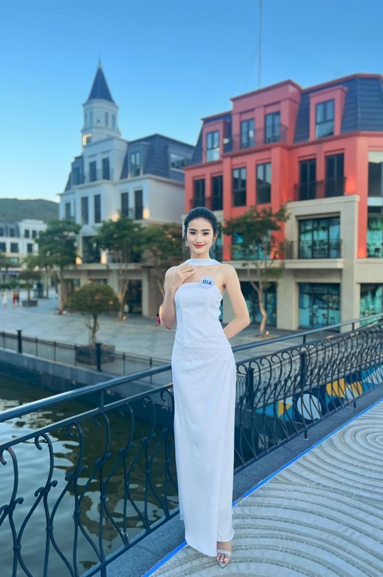 Cận cảnh nhan sắc đời thường Hoa hậu Huỳnh Trần Ý Nhi ảnh 12