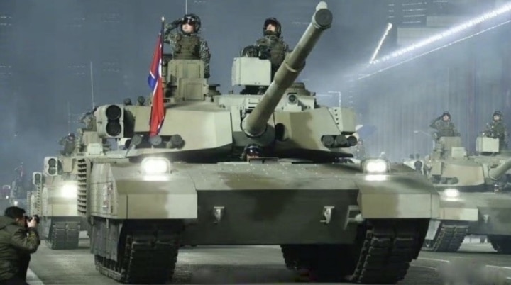 Xe tăng mới của Triều Tiên xuất hiện trong một cuộc duyệt binh.