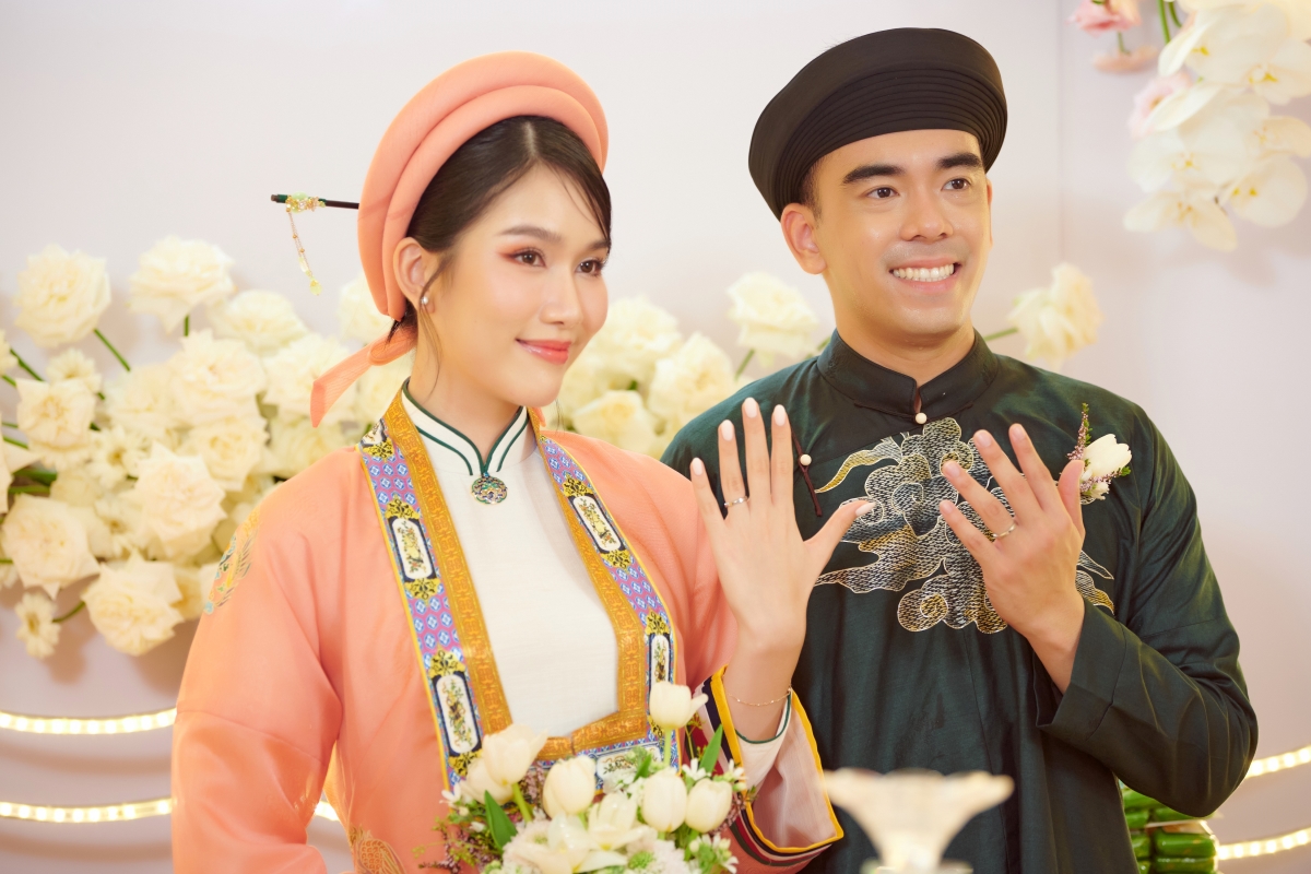 Runner-up Phuong Anh shines in the engagement ceremony with businessman ...