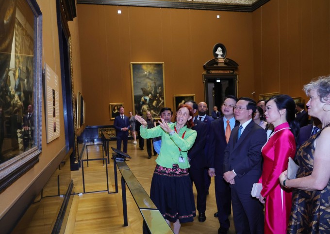 Chủ tịch nước Võ Văn Thưởng và Phu nhân thăm Bảo tàng Lịch sử nghệ thuật Áo. Ảnh: TTXVN