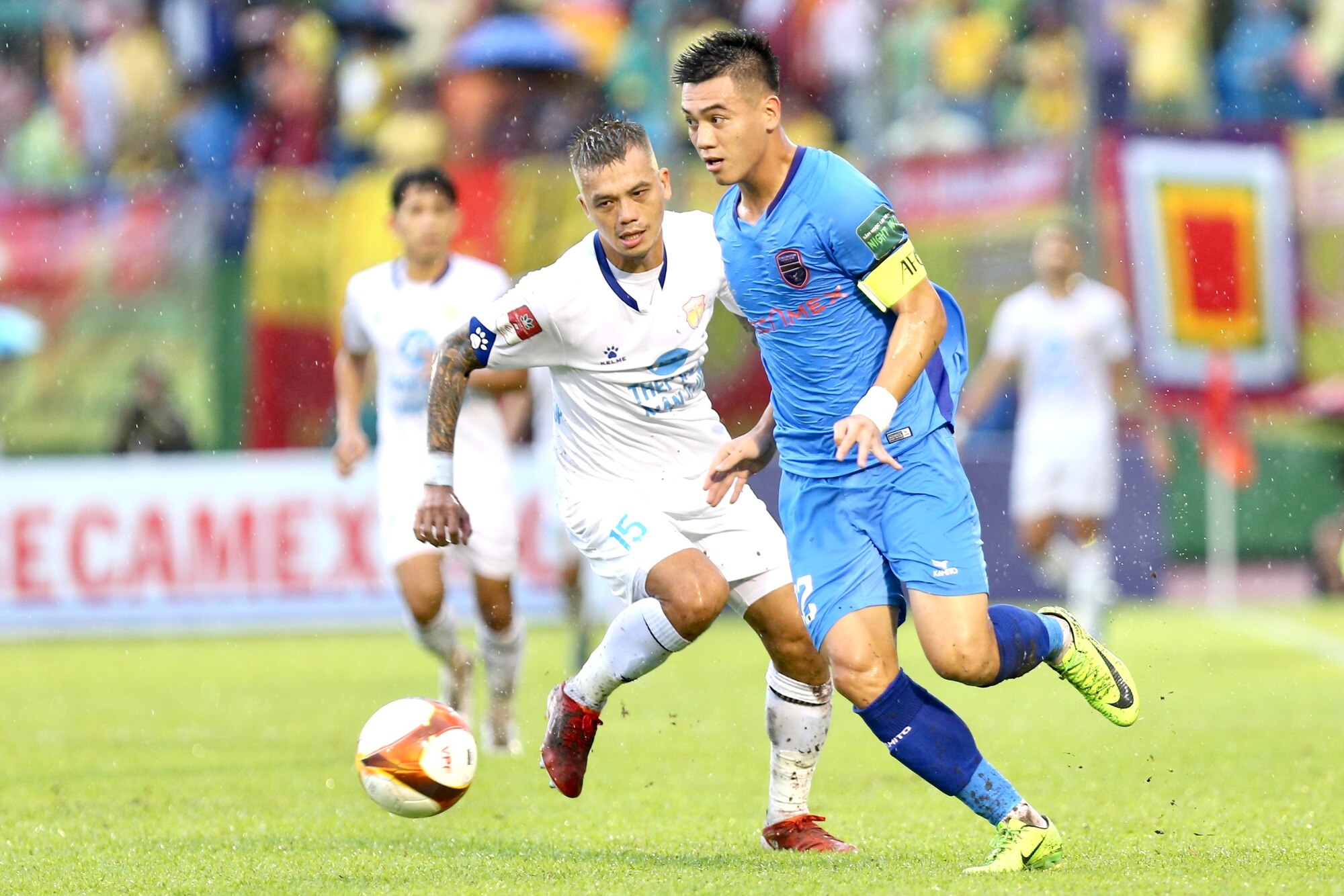 CLB Bình Dương lấy lại sức bật trong cuộc đua trụ hạng V-League - Ảnh 1.