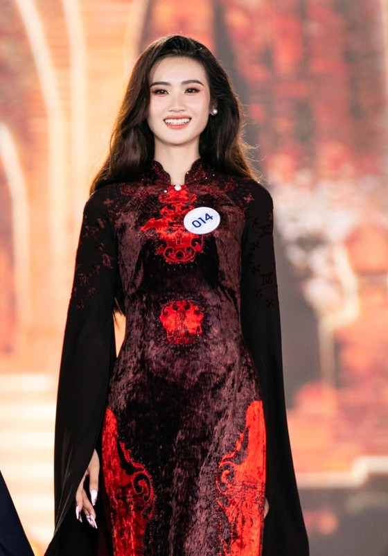 Cận cảnh nhan sắc đời thường Hoa hậu Huỳnh Trần Ý Nhi ảnh 5
