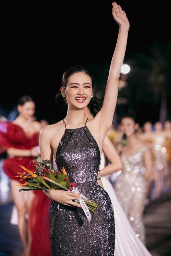 Cận cảnh nhan sắc đời thường Hoa hậu Huỳnh Trần Ý Nhi ảnh 6