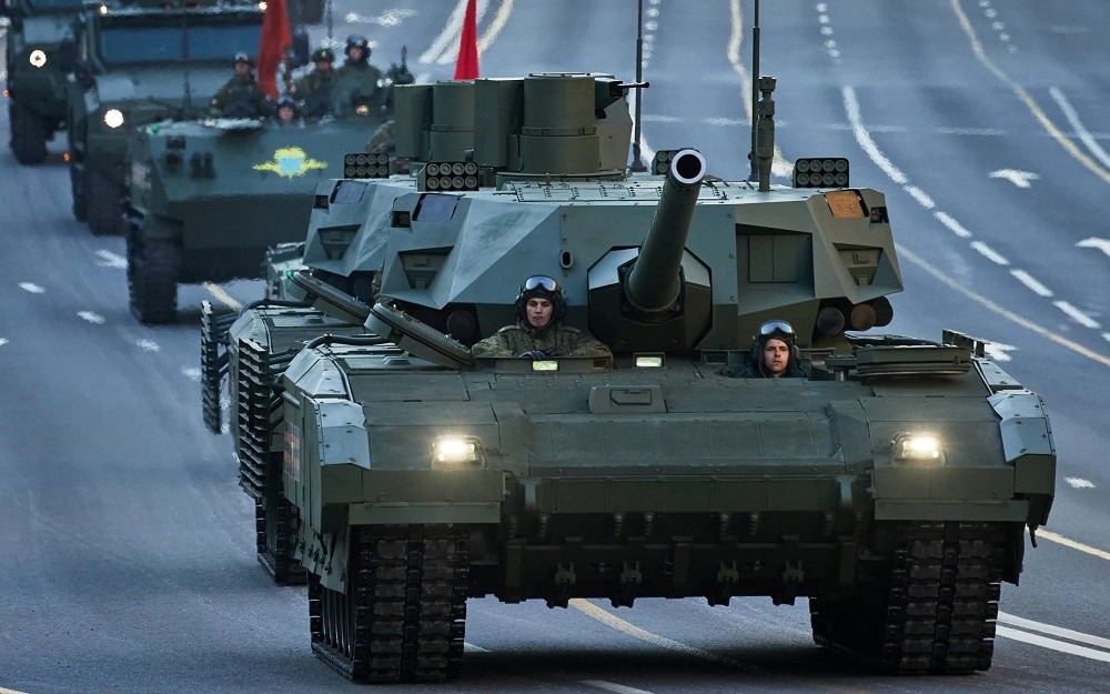 Russia first put the latest T-14 Armata tank into action, Germany handed  over 10 Leopard to Kiev - Vietnam.vn