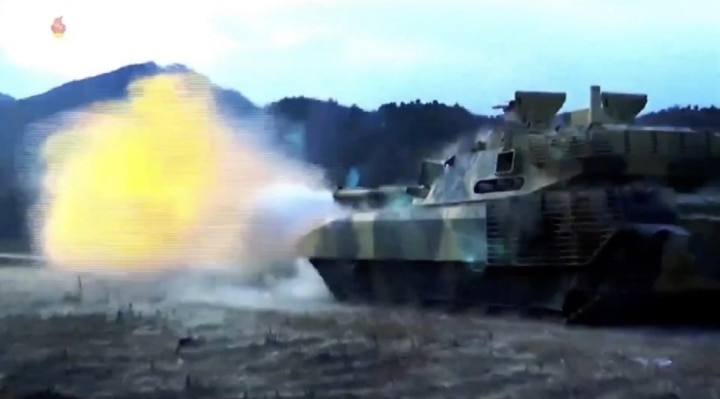 Xe tăng mới của Triều Tiên khai hỏa.