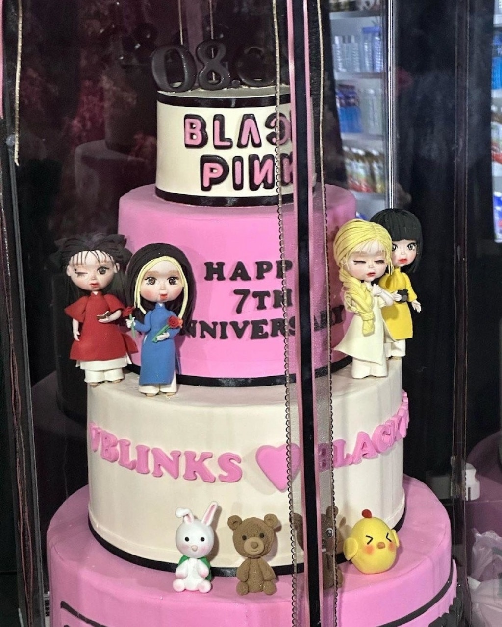 Black Pink KPop Cake, Food & Drinks, Homemade Bakes on Carousell