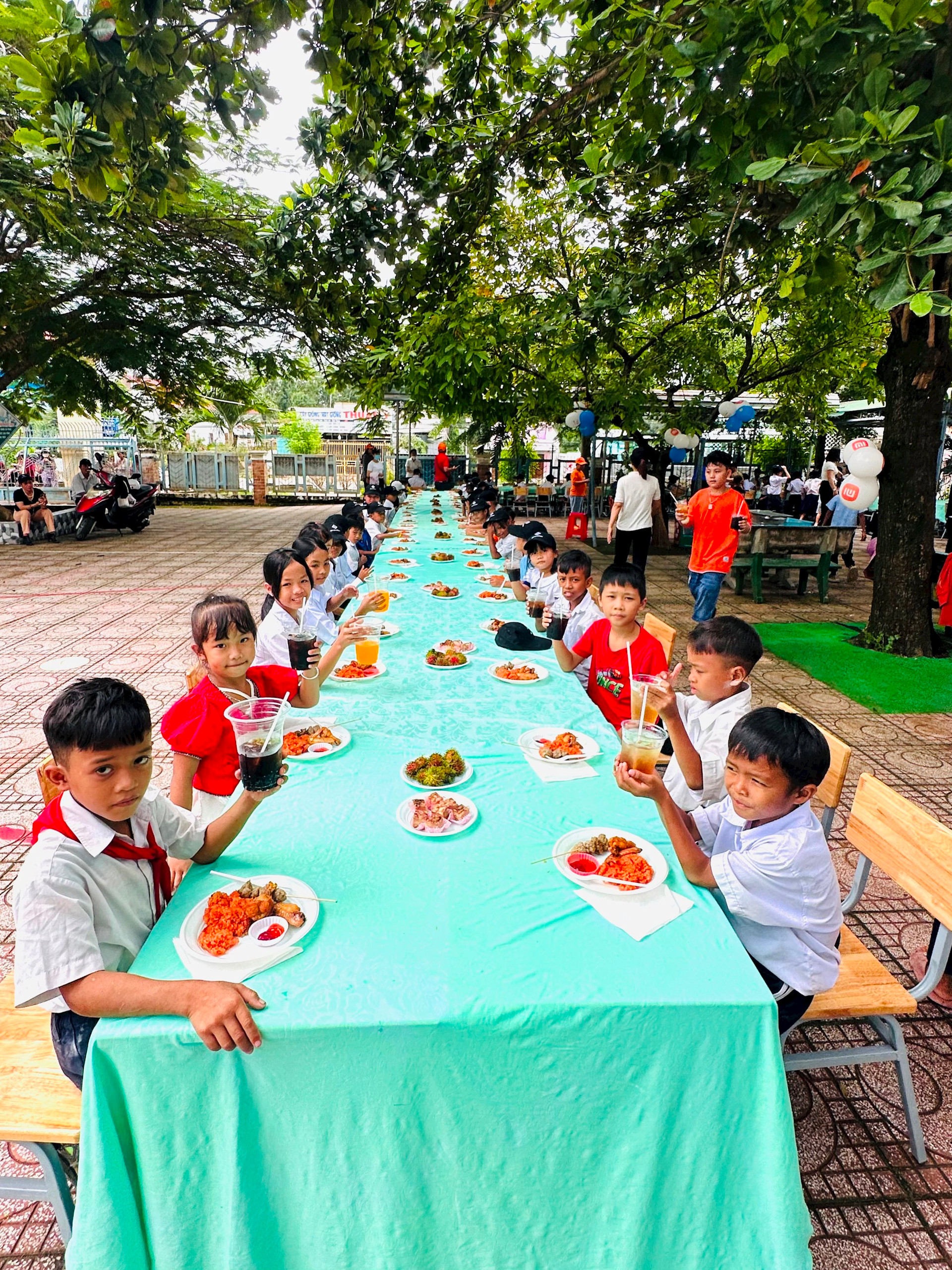 children-s-party-for-ethnic-minority-students-in-tanh-linh-vietnam-vn