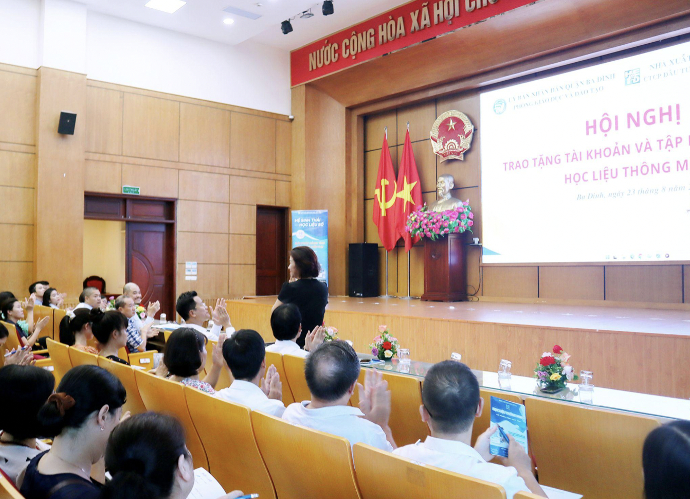 Ba Dinh Department of Education and Training promotes digital ...