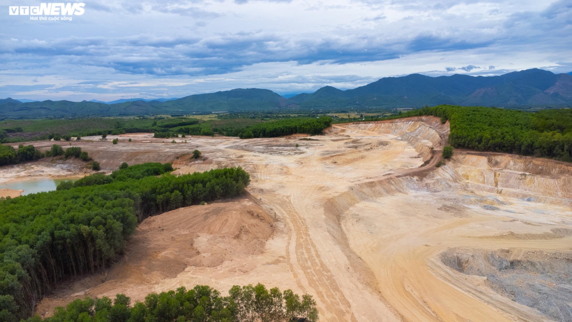 Thâm nhập đại công trường khai thác khoáng sản sai phép ở Thừa Thiên - Huế - 4
