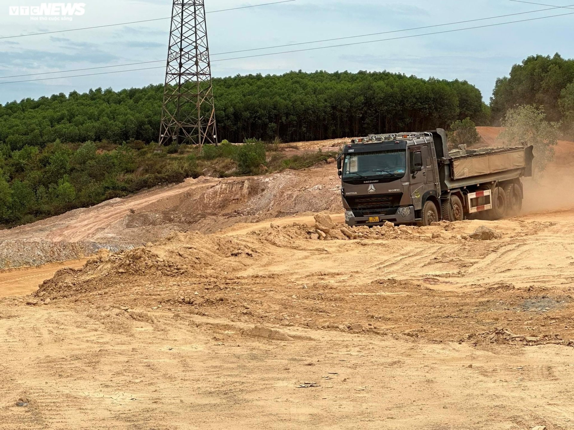 Thâm nhập đại công trường khai thác khoáng sản sai phép ở Thừa Thiên - Huế - 3