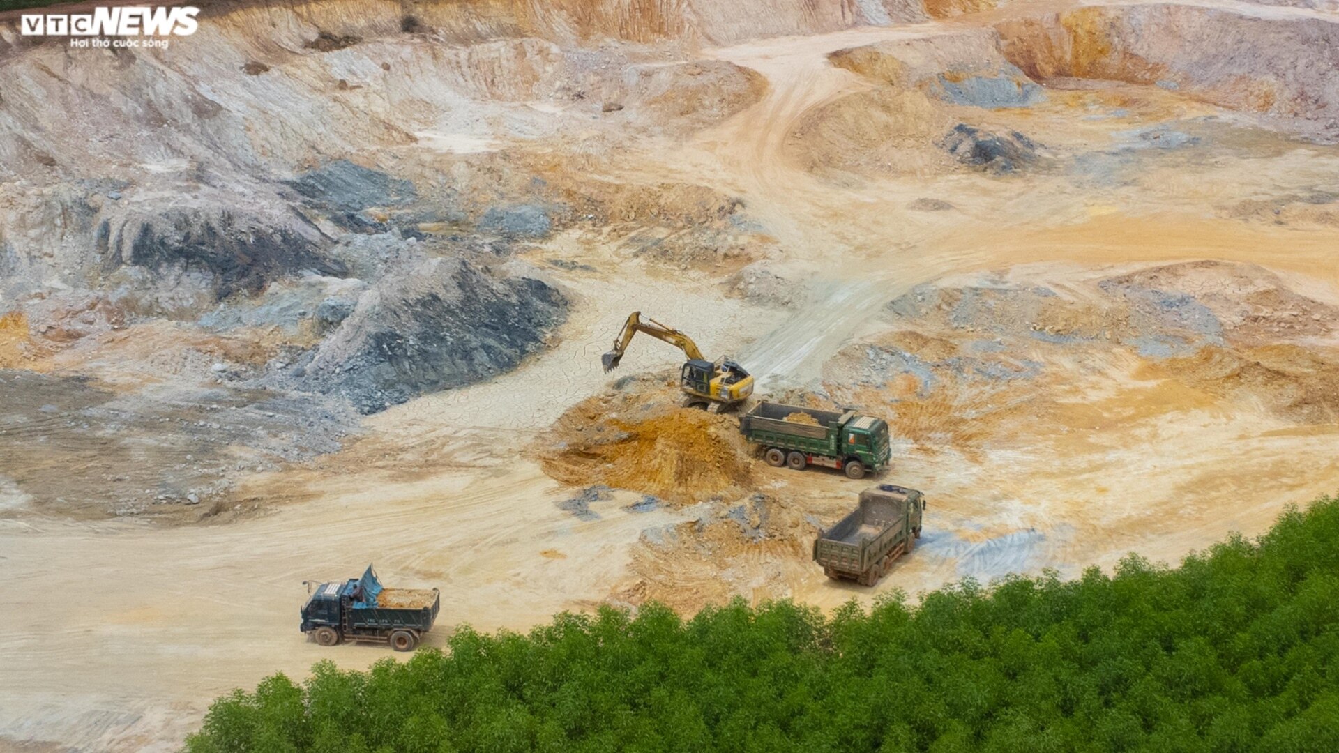 Thâm nhập đại công trường khai thác khoáng sản sai phép ở Thừa Thiên - Huế - 6