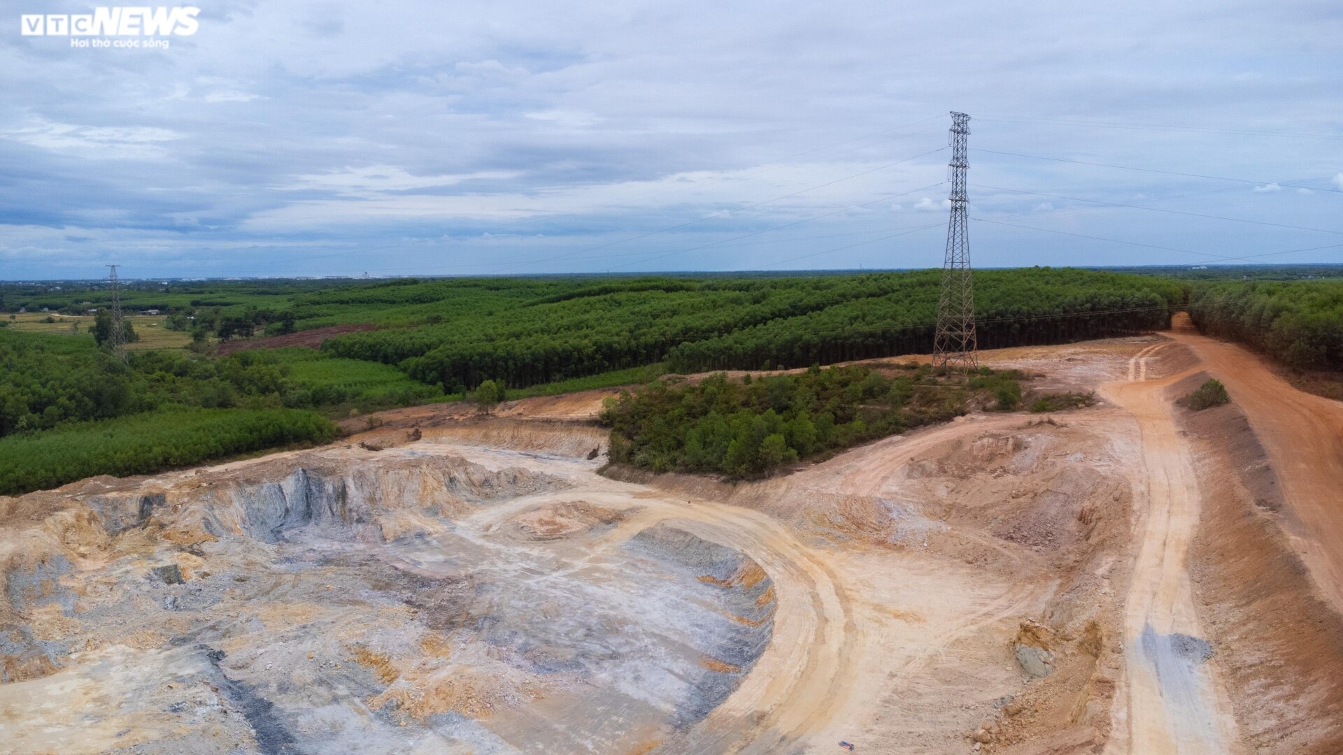 Thâm nhập đại công trường khai thác khoáng sản sai phép ở Thừa Thiên - Huế - 10