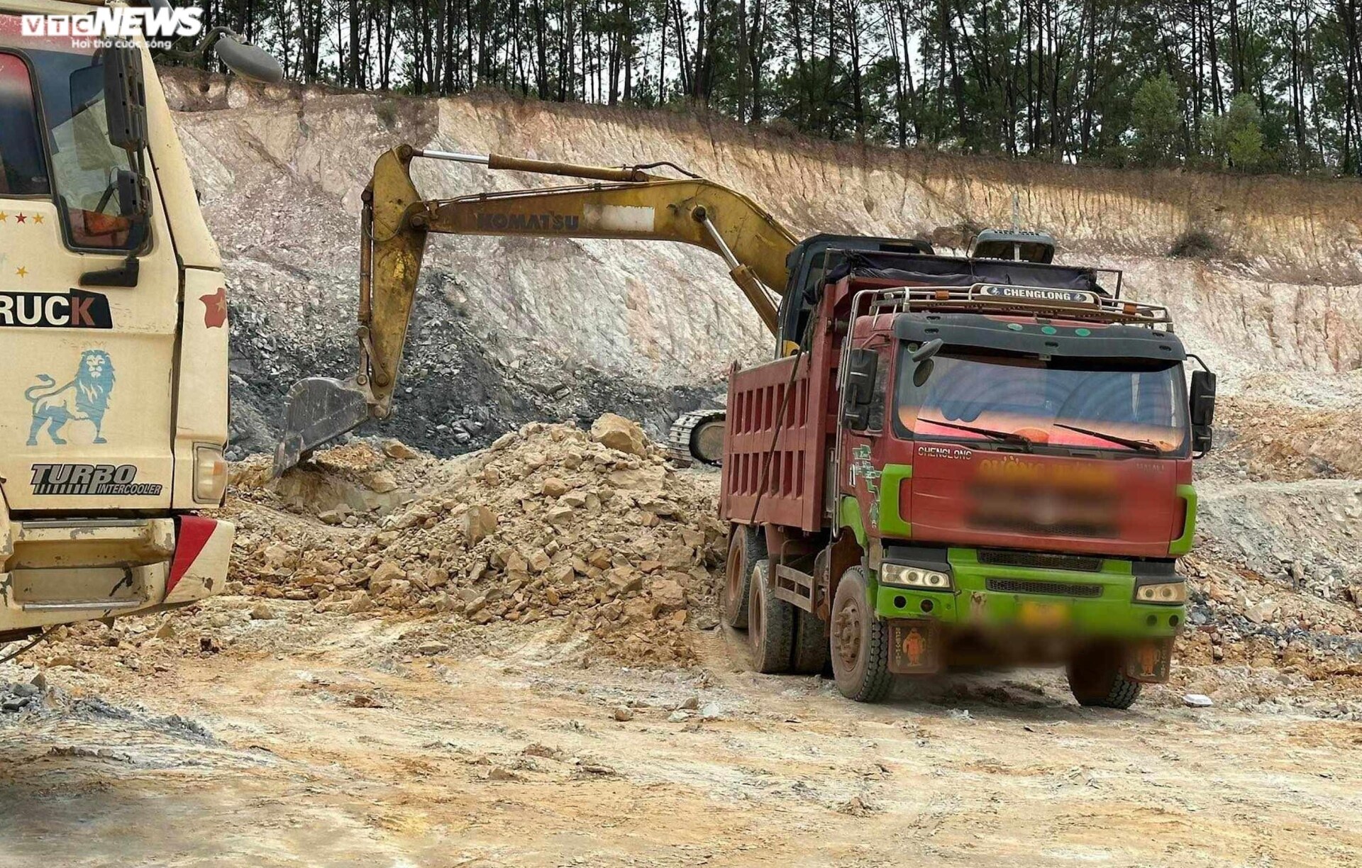 Thâm nhập đại công trường khai thác khoáng sản sai phép ở Thừa Thiên - Huế - 12